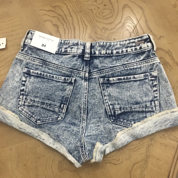 Kendall & Kyle distressed denim short - Picture 2 of 8